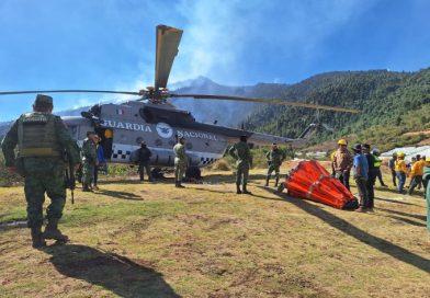 Inicia descargas helicóptero de Sedena y Guardia Nacional para liquidar el incendio forestal en Villa Guerrero >>>
