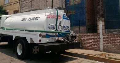 A través de pipas, entrega municipio de Naucalpan más de 900 litros de agua / @GobNau >>>