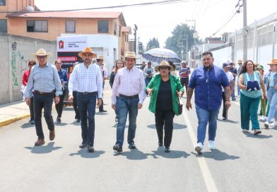 Ahora los vecinos de San Lorenzo Tepaltitlán cuentan con una calle que mejora la movilidad en la zona / @JuanMacciseOfi @TolucaGob >>>