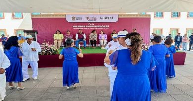 La victoria del danzón anima la Feria de Mujeres Emprendedoras en Nicolás Romero / @GobiernoNicolas