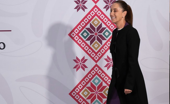 Claudia Sheinbaum Pardo impulsa una política de equidad laboral para el personal de salud en Michoacán / @Claudiashein @GobiernoMX >>>