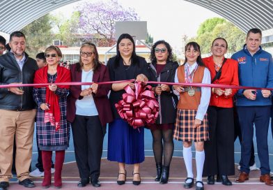 Ana Castro Fernández entrega nueva techumbre en Tultitlán y reafirma su voluntad de erradicar la desidia en el desarrollo estudiantil / @25_27Tultitlan >>>