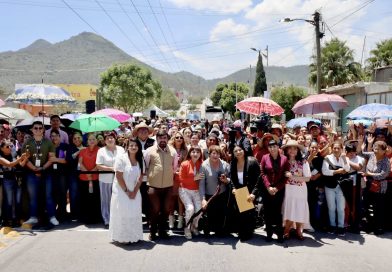 Ana Castro Fernández acompaña a la gobernadora Delfina Gómez Álvarez en la inauguración de la magna rehabilitación de la avenida Las Torres; prometen dar continuidad a la transformación / @25_27Tultitlan >>>