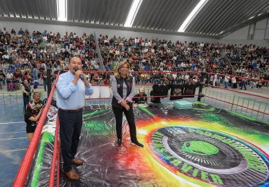 Pedro Rodríguez Villegas encabeza homenaje a los padres en jornada de lucha libre y convivencia / @Pedro_RVillegas @GobAtizapan