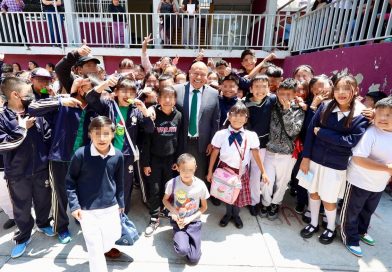 En Tlalnepantla: Raciel Pérez Cruz encabeza la entrega de la Beca Universal “Rita Cetina” en la primaria Otilio Montaño / @RacielPerezC_ @Gob_Tlalne >>