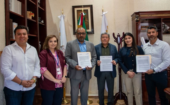 Liliana Olivares Contreras y Marco Antonio Urban firman convenio para traer clínica de primer nivel a Tultepec  / @Edomex