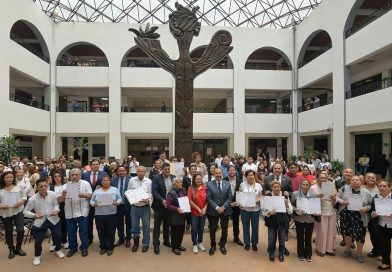 Pedro Rodríguez Villegas impulsa certificación educativa; 150 vecinos concluyen la educación básica / @Pedro_RVillegas – @GobAtizapan