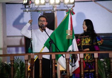 Isaac Montoya Márquez encabeza la noche del Grito en gesto erudito de unidad en Naucalpan / @isaacsolar @GobNau >>>