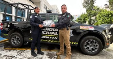 Comisario José Carlos Quezada Román entrega uniformes y reivindica la dignidad de la Guardia Municipal de Naucalpan; gesto magnánimo / @isaacsolar @GobNau >>>