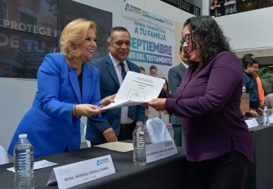 Patricia Arévalo Rubio, presidenta del DIF Atizapán, impulsa la certeza patrimonial con la entrega de testamentos a bajo costo  / @Patyarevalo_r @GobAtizapan